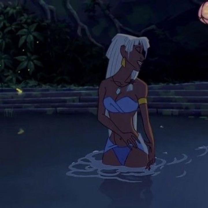 𝓔.